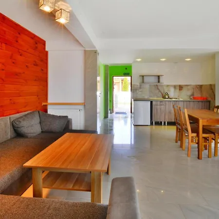 With A Private Garden Vakantiehuis